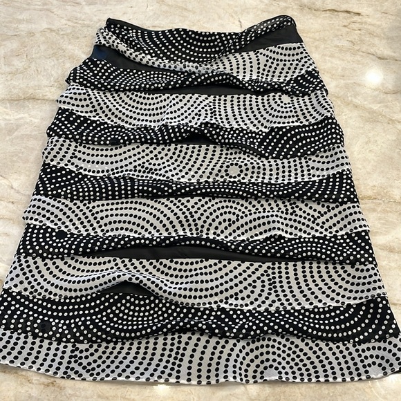 Jackie Jon | Tiered Polka Dot Pencil Skirt | Black & White | Size 6 - Picture 3 of 11